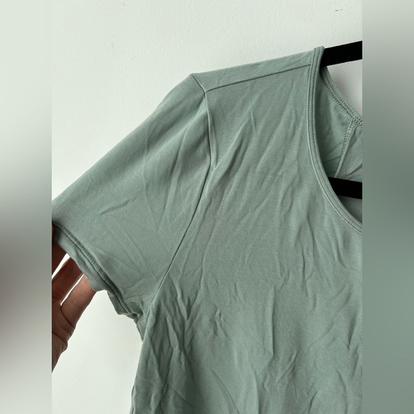 On running ACTIVE-T BREATHE sage green tshirt - Picture 4 of 9